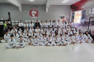 Mestre Michel recebe o 7º Dan em Jiu-Jitsu Budokan das mãos do Mestre Júlio
